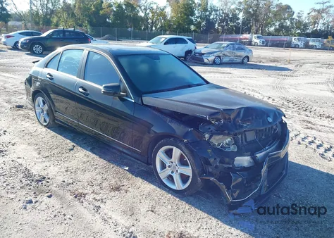 2011 Mercedes-Benz C 300 Luxury/Sport из США, поврежденный, VIN WDDGF5EBXBR136256